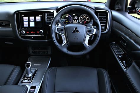 Mitsubishi Outlander PHEV interior & comfort | DrivingElectric