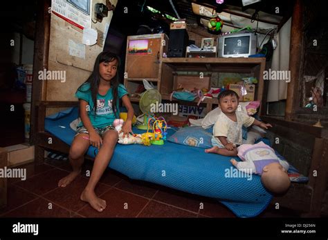 Children Disfigured family crippled poor Bali poverty challenged ...