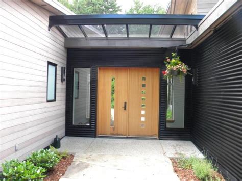 How to Choose The Perfect Glass Canopy for Your Front Door | glassonweb.com