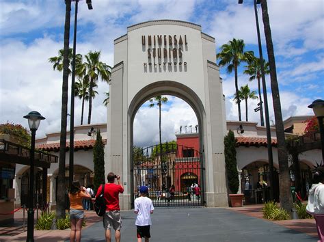 File:Universal Studios Hollywood main entrance after hours 3.JPG