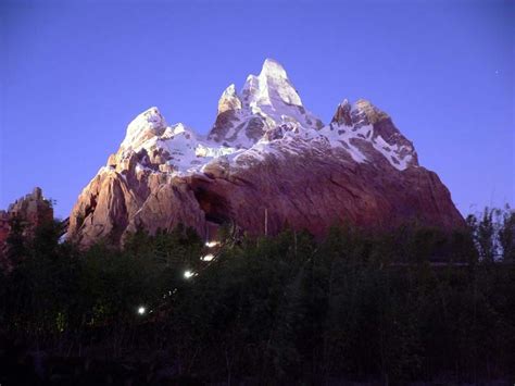 Expedition Everest at night - Photo 2 of 20