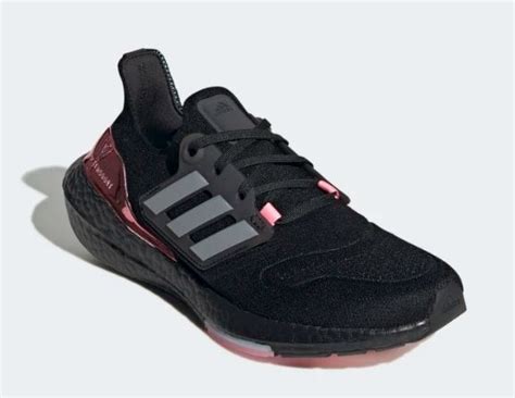 WOMENS ADIDAS ULTRABOOST 22 - RnJ Sports