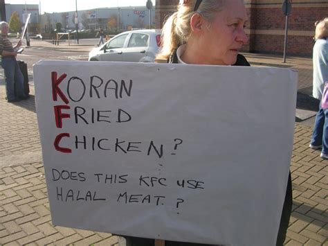 UK: KFC customer told: “You can’t have bacon here, we’re ‘halal’-compliant”