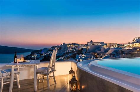 The most INCREDIBLE Oia, Santorini accommodation!