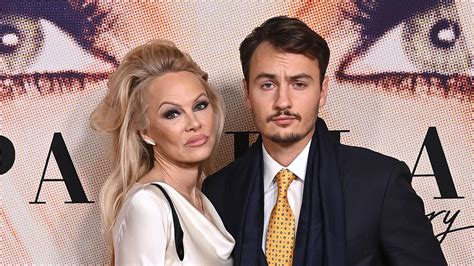 Pamela Anderson Refuses to Read Lily James Letter About ‘Pam & Tommy ...