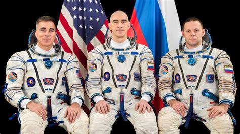 Roscosmos sends two cosmonauts and an astronaut to the ISS on ...