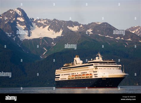 Holland America cruiseship Veendam leaving Resurrection Bay, Seward ...