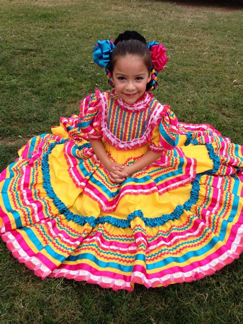 Ballet folklórico dress origin is from Jalisco, Mexico | Mexican ...