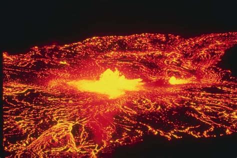 Hawaii: Lava lake at Halemaumau crater rising gradually, could spill ...