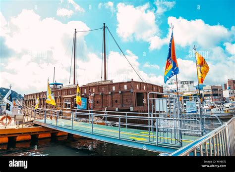 Tongyeong, Korea - August 4, 2015 : Tongyeong port sea and Yi Sun-sin ...