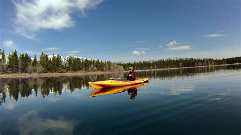 Kayaking Jackson Lake – Tales of a vanlife couple