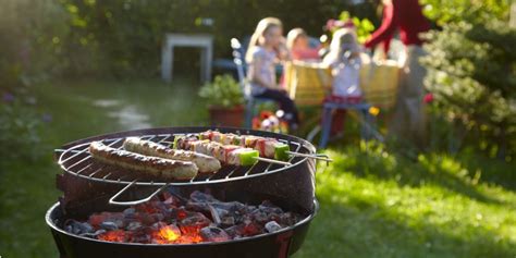 10 Backyard BBQ Party Ideas - Jump City