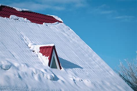 How to Remove Snow Off a Metal Roof? - Burnaby Canuck Roofing