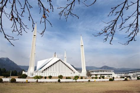 Faisal Masjid ! The Master Piece of Architecture - Charismatic Planet