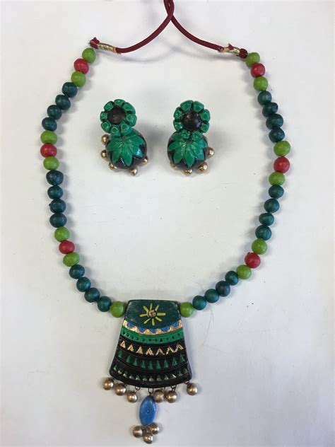 Handmade Terra Cotta Fashionable Necklace Set - Green & Black – Sarang