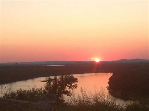 Sunset over lake Marble Falls : texas