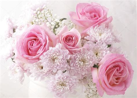 Pink and white flowers in a vase. — Stock Photo © MKucova #27077739