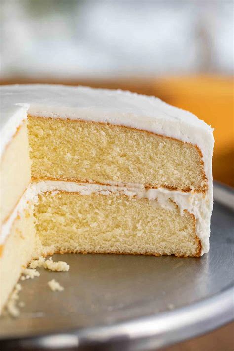 Easy Vanilla Cake | RecipeLion.com