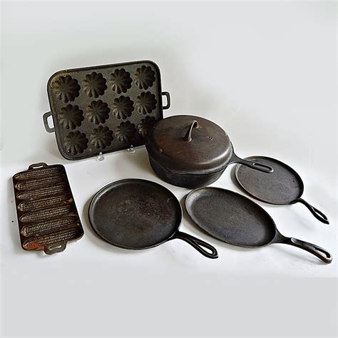 Seven Pieces of Vintage Cast Iron Cookware | EBTH