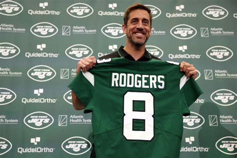 Look: NFL World Reacts To Gross Aaron Rodgers News - The Spun