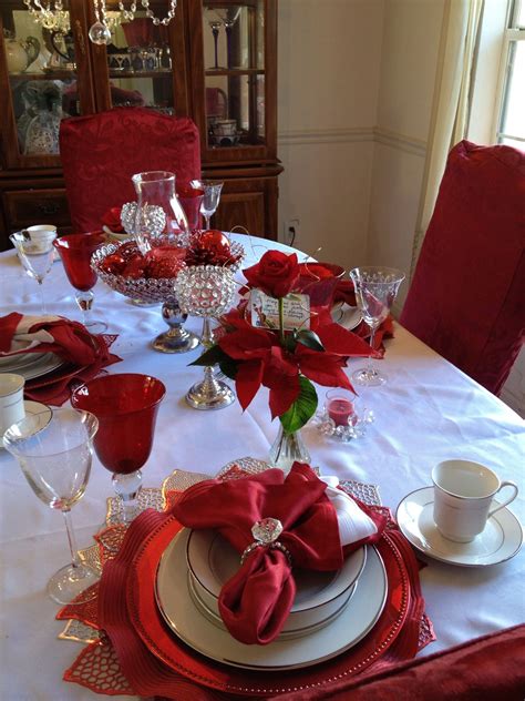 20+ Red Christmas Table Decorations - DECOOMO