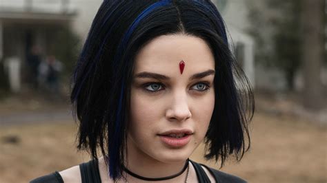 Raven, still of the first episode of Titans season 2 : r/TitansTV