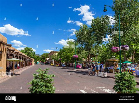 The historic Santa Fe Plaza in downtown Santa Fe, New Mexico, USA Stock ...