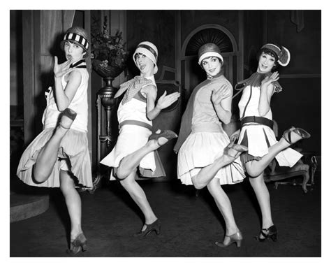 Flappers - Women's Fashion in the 1920s