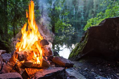 Primer: How To Start A Campfire | HiConsumption