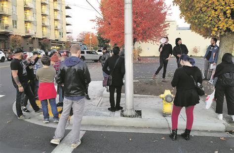 Workers at four Burgerville locations in Portland end four-day strike ...