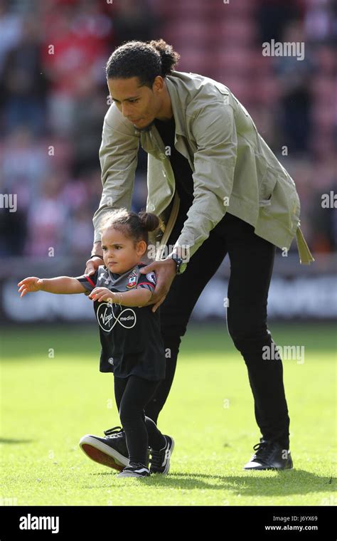 Southampton's Virgil van Dijk with daughter Nila Stock Photo - Alamy