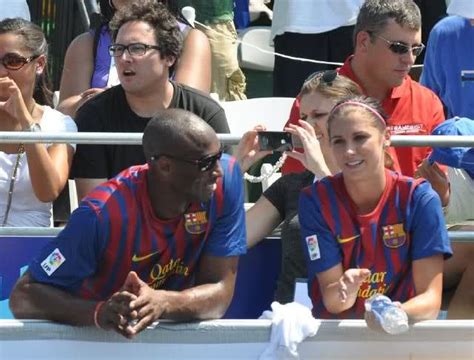 Kobe hitting on Alex Morgan (in matching Barcelona Kits, how cute ...