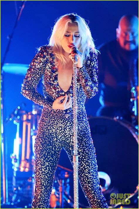 Lady Gaga Performs 'Shallow' Live at Grammys 2019 (Video): Photo ...