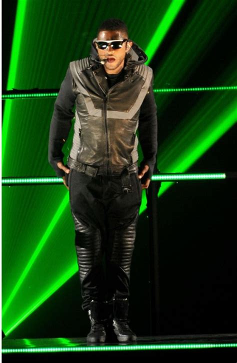 Usher Shines In 'OMG' Tour - That Grape Juice