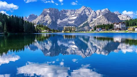 Cortina and surroundings: luxury holidays in 4 and 5 star hotels