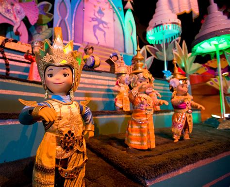 It’s A Small World Dolls Never Stop Moving – A Walk With The Mouse