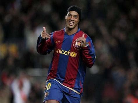 Barcelona sign Ronaldinho as first-team ambassador