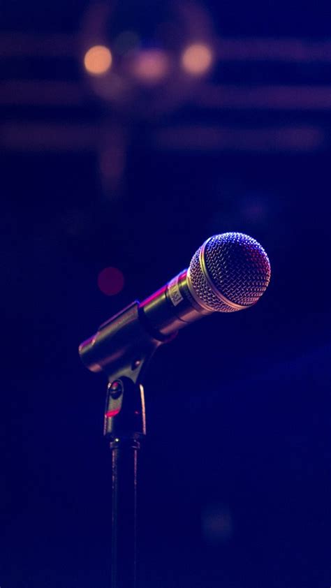 Microphone Wallpaper in dark blue background | Thuis studio muziek ...