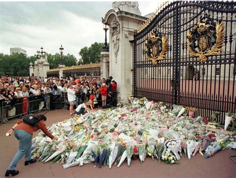 Photos: Looking back at the funeral and mourning of Princess Diana, 20 ...