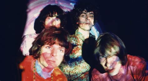 20Best Pink Floyd Songs Of All Time - Singersroom.com