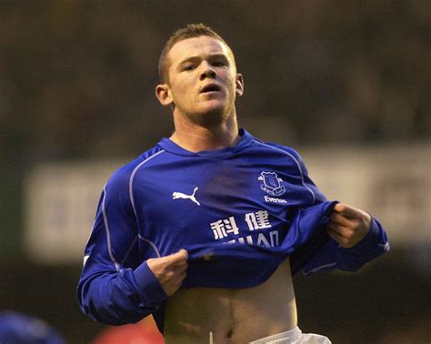 Wayne Rooney re-joins Everton after 13 years at Manchester United