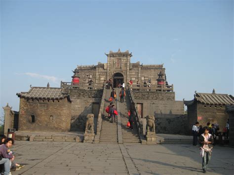 Perched atop a 4,000ft+ mountain is this temple of Hengshan, Hunan ...