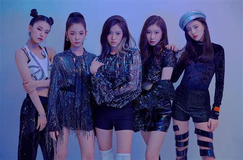 EVERGLOW versus ITZY: Girl Group Rookie dengan Konsep Girl Crush - Cultura