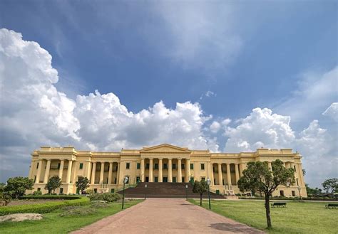 Hazarduari Palace: The Palace with a Thousand Doors in Murshidabad ...