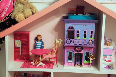 {Tour} Barbie's House | The Brick Bungalow