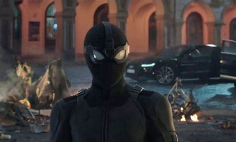 ‘Spider-Man’ Theory Thinks Tom Holland Isn’t In That Stealth Suit ...