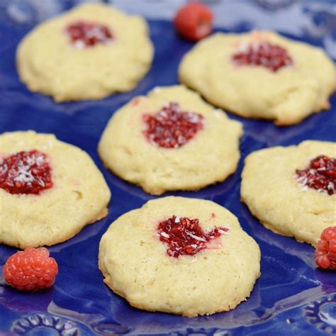 Raspberry Vanilla Cookies | Delicious holiday desserts, Desserts ...