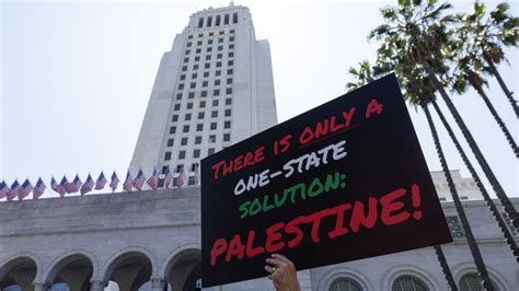 Anti-Israel demonstrators set up encampment outside Los Angeles City ...