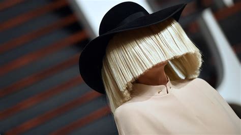 Sia Is Unrecognizable with New Dark Brown Hair Color | Brown hair ...