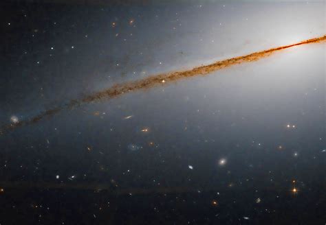 Hubble Space Telescope Captures Image of 'Little Sombrero' Galaxy ...